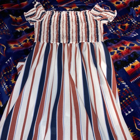 Hey ladies i am selling a rue 21 romper, super cute and comfy - Picture 3 of 3